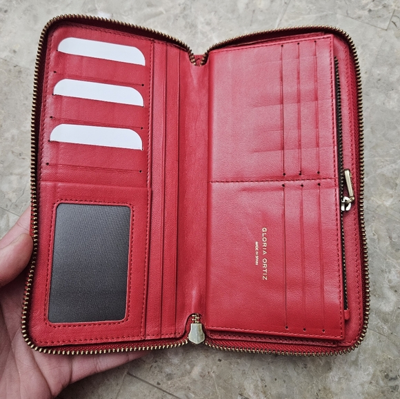 Red Wallet - Picture 3 of 4